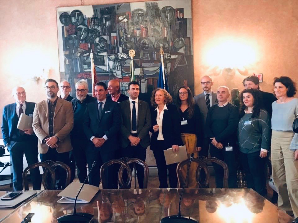 Presentata ufficialmente, nella prestigiosa sede regionale di Palazzo Balbi, l'Associazione Editori Veneti, dall’assessore regionale alla cultura Cristiano Corazzari, dal presidente e dalla vicepresidente dell’associazione, Carlo Mazzanti e Chiara Finesso. #libri #oggi #10ottobre
