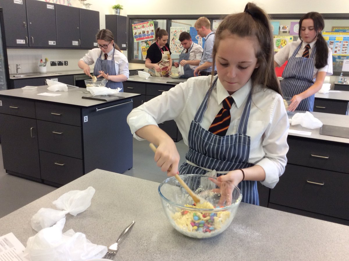 miss_phair's tweet image. This week @lagancollege cookery club made smarties cookies - the perfect stress relief and sugar rush to get them through October assessments! 🍪 #happybakers #MentalHealthAwarenessDay #lagancookeryclub