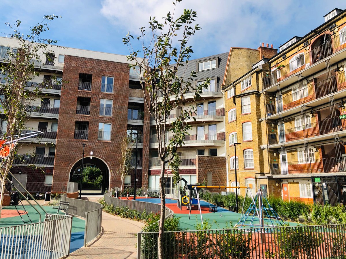 MatthewLloydArc's tweet photo. The Bourne Estate is looking good today in the autumn sun. Pleasing that @mcslloyd has been named as an @EveningStandard #progress1000 London influencer 2019 - and Bourne Estate got a special mention! - in the Architecture section. https://t.co/shPtvVVCvK