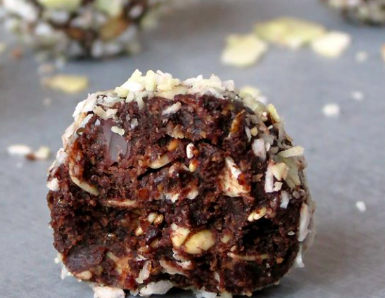 UofMHealthSci's tweet photo. Have you tried our energy bites at our #HealthyTeachingKitchen? Pick some up every Tuesday &amp; Thursday 9 - 12 at the Fieldhouse.

Learn how to make them at home » https://t.co/0ijcf9rdpE

#energybites #nutrition #dietetics #healthstudies https://t.co/sGbaIgvbNL