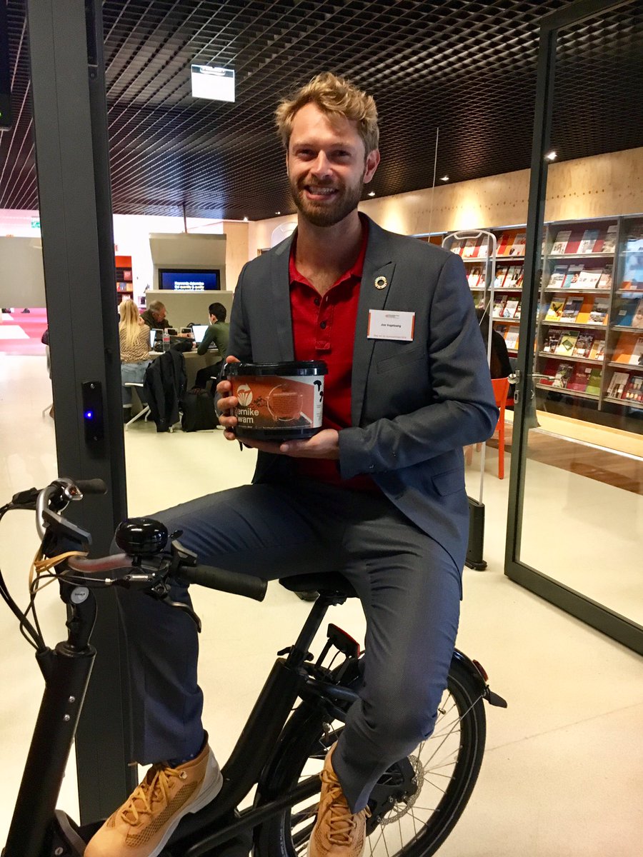 Alex van Oost tweet media