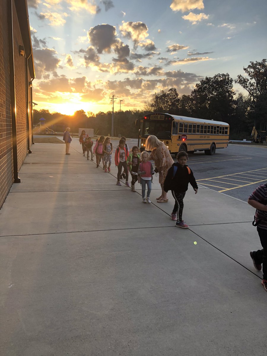 LearningElem's tweet photo. Beautiful sunrise and beautiful start to the day as Mrs. Reed greets bus riders this morning. #doitthelearningway https://t.co/PVBeaXT2xt