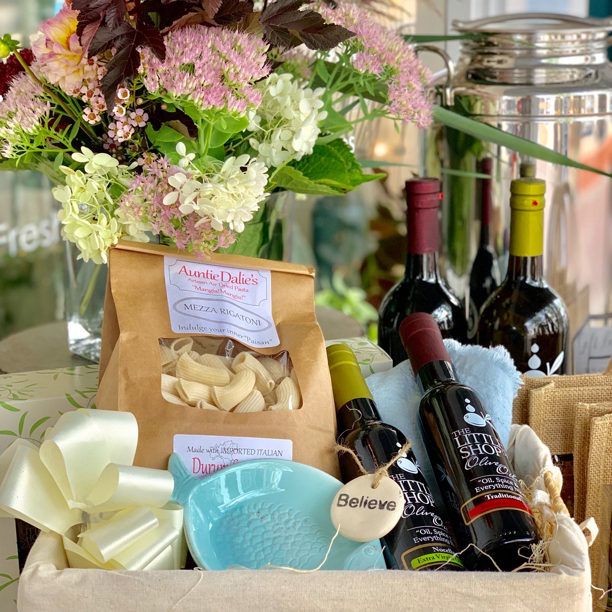 shopevoo's tweet photo. Building our Foodie baskets today.  Pasta, pesto, spices...yum!
#giftstolove #foodiesunite #cantgetenough #pasta #traditional #balsamic #evoo #extravirginoliveoil #nearme #trybeforeyoubuy #delish #mediteranianmeal #dinnerinabox #easypeasy #chefhelp #thelittleshopofoliveoils https://t.co/MsouD88ngZ