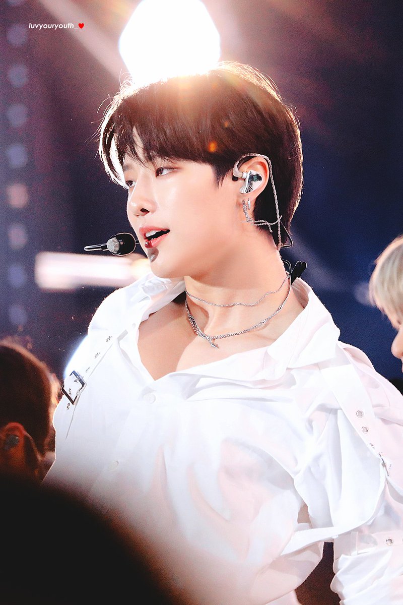 1uvyouryouth's tweet photo. 191006 서뮤페 HQ 
무대에서 너무너무 빛나는 우리 승연이✨
#조승연 #승연 #X1 https://t.co/Surao5jcbk
