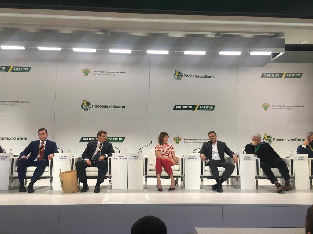 <a href="/afanasevei/">Евгений Афанасьев</a>  принял участие в панельной дискуссии "Произведено в России: региональные бренды и маркетинг" I Международного агропромышленного форума под председательством заместителя министра сельского хозяйства РФ Оксаны Лут 
#золотаяосень2019 #самарскийапк #самарскаяобласть