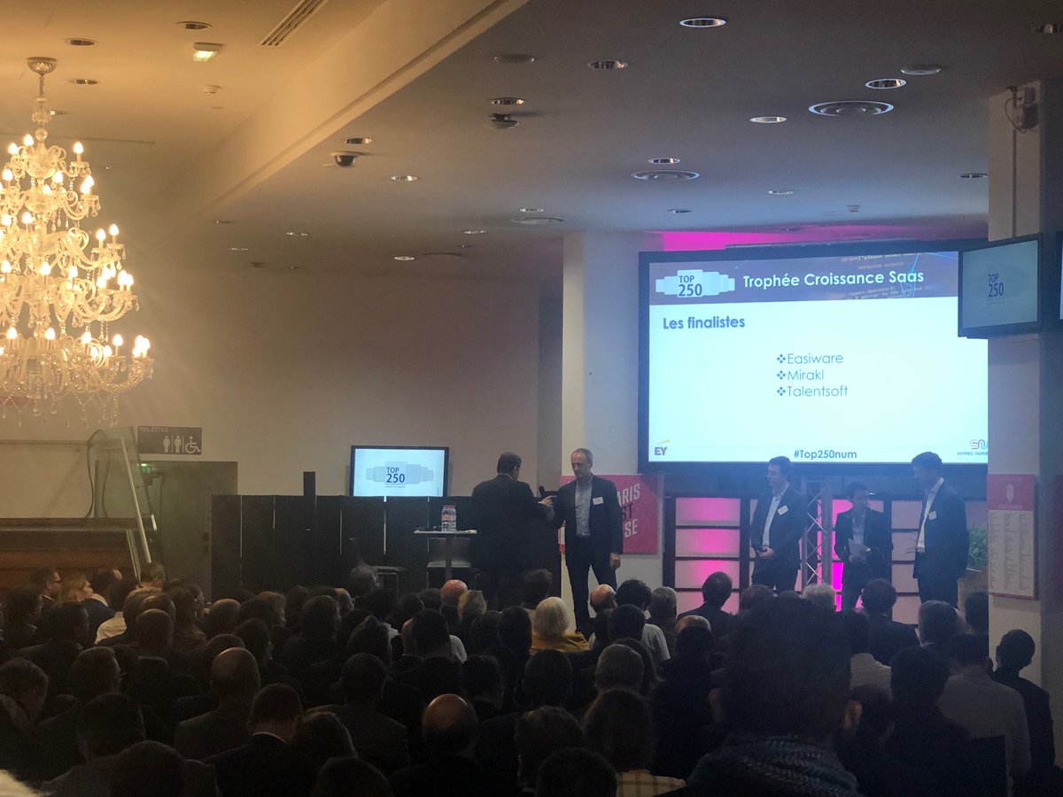 Nous avons eu le plaisir de remettre le trophée de la croissance SaaS lors de la cérémonie du Top 250 des Editeurs de Logiciels Français organisée par  @syntecnumerique . Bravo à @Mirakl , champion français des plateformes marketplace !