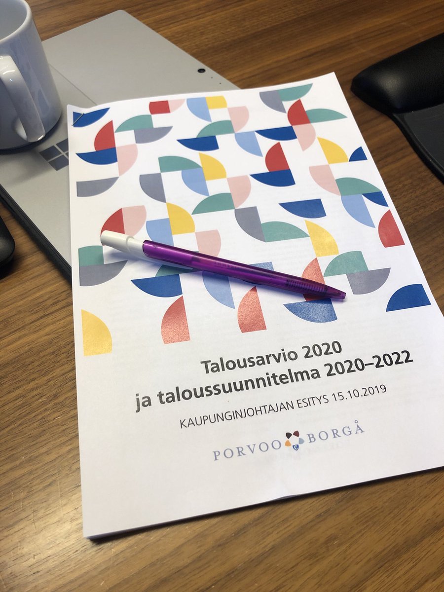 Virkamiesjohdon esitys #Porvoo ’n kaupungin #talousarvio ’ksi vuodelle 2020 viimeisiä tarkistuksia vaille valmistumassa. Julkistaminen ensi tiistaina 15.10. Punaista kynää on myös tällä kierroksella osin tarvittu. ⁦<a href="/RainioHenrik/">Henrik Rainio</a>⁩