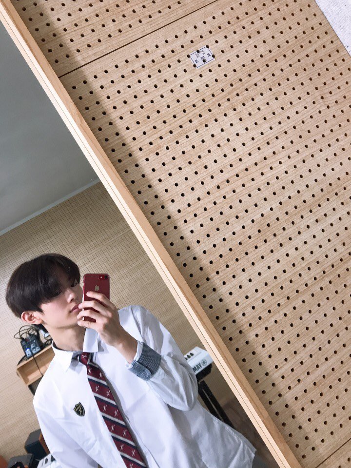 by_verivery's tweet photo. [#강민]

교복 셀카도 올림~~💙

#VERIVERY #베리베리 #강민이 #사진도💙 https://t.co/x5rvN5GTyW
