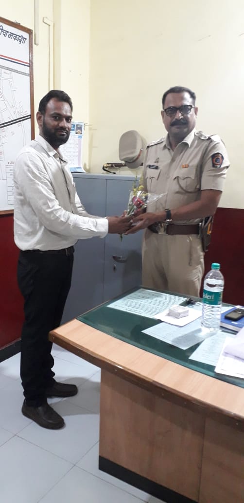 PayameInsaniyt's tweet photo. 6-10-2019
#AIPIF
#TheMessageOfHumanityForum unit #BHUSAWAL M.H.
ne Bazar Peth Police Station Me New Joining DILIP BHAGWAT PI Sir se Mulakat ki
Aur Un ka *Istakbaal* (satkar)Kiya..
Aur *AIPIF* ka Introduction diya gaya.
#humanity
#police https://t.co/7uvM77xbc7
