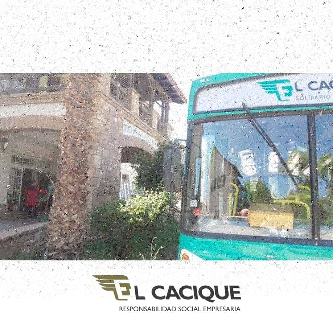 ElCaciqueSA's tweet photo. Mirá las fotos del viaje que realizamos con el #MicroSolidario🚌 y nuestros amigos del Hogar Santa Marta y la Escuela Hogar Eva Perón 🤗 https://t.co/iekQ7FbtAc