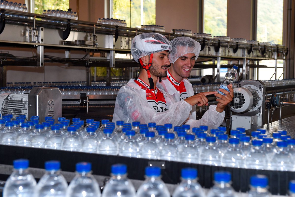 FLYCyclingTeam's tweet image. Controllo qualità @acqua_chiarella 💧✔️
-
#FlyCyclingTeam #Chiarella #Plesio #Water #WaterBottle #Partner #Sponsor