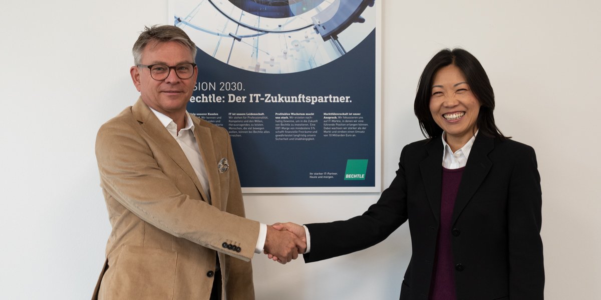 INSYS_icom's tweet photo. Wir arbeiten noch enger mit dem @bechtle_ag IT-Systemhaus Regensburg zusammen: Sun Spornraft und Roland König freuen sich über die Kooperation, die zukünftige IoT-Projekte vorantreiben soll. Beide Unternehmen sind am 17.10. auf dem #DigitalWorkplace Forum. https://t.co/BT9d02C4XV https://t.co/xC0jbRxTRt
