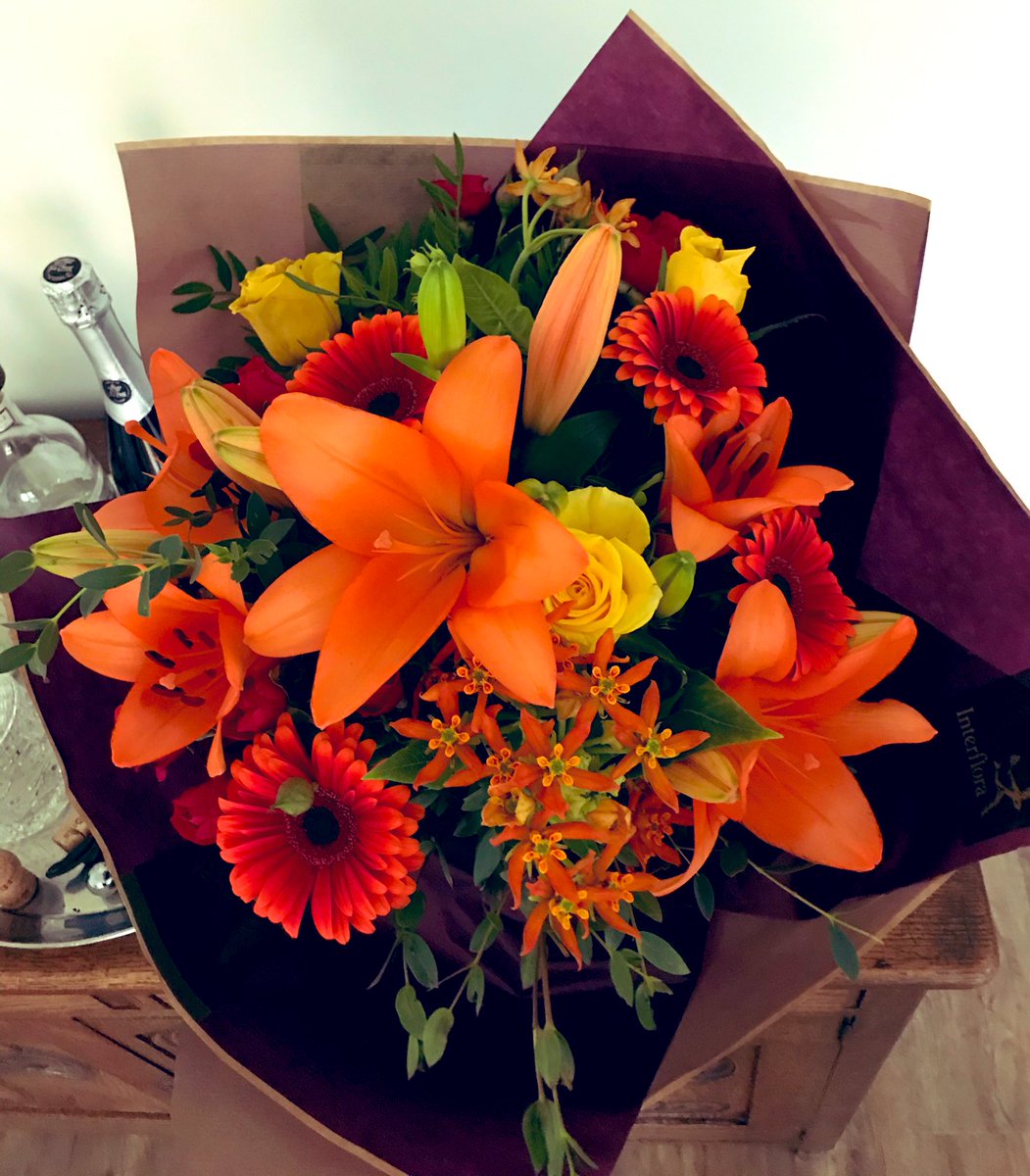 There’s something about receiving flowers for no reason; in my favourite Autumnal colours too. 😍 What a wonderful surprise to arrive at the door especially when I was expecting it to be another builder! #ThePowerofFlowers Put together by the very talented Calli @InterfloraUK