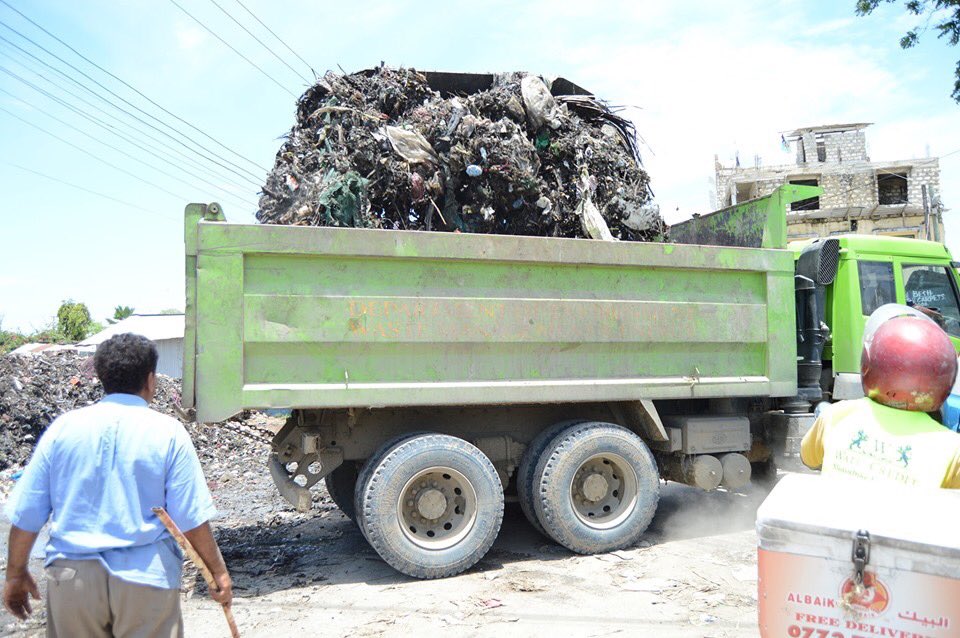 HAPPENING NOW! Ongoing cleaning at Kongowea Karama in Nyali Sub-county. We continue to work with communities to improve public health and environmental management. MJI WETU WAJIBU WETU @HassanAliJoho @Kingi_William @EnvironmentMom1 @DevolutionMomb1 @AbassIlhan