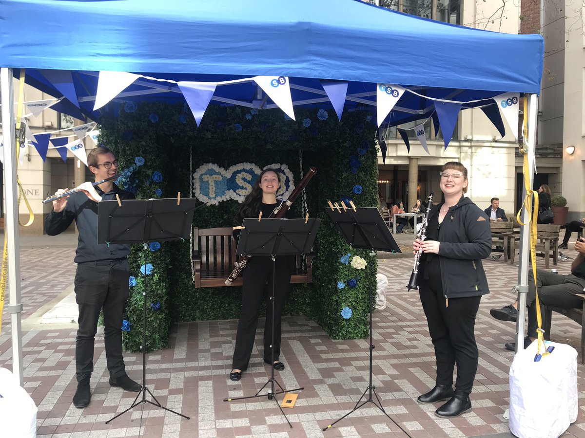 donnacarruk's tweet photo. Fab event for new TSB opening - free food, free umbrella, music, etc #tsbcheapside! https://t.co/0DmH3xDrrm