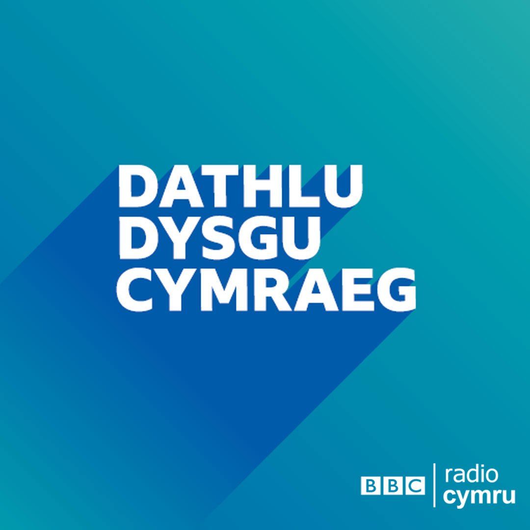 Learn_Cymraeg's tweet photo. Mae hi'n wythnos 'Dysgu Cymraeg' ar @BBCRadioCymru  wythnos nesa'.
Cofiwch wrando (listen) am 3 o'r gloch dydd Mawrth (15.10.19).
Mi fydd dosbarth Super Uwch, Bangor yn darlledu (broadcast) am hanner awr! #dathludysgu #dysgucymraeg #learnwelsh #superuwch #bangor https://t.co/AuW8MEFCaV