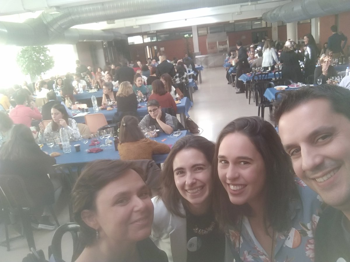 JoanaLoA's tweet photo. A comitiva portuguesa que ficou para o congresso @CCSCiencia: eu, @issodepende @scicomPT @SaraVAmaral @cnc_uc @UnivdeCoimbra Liliana Oliveira @UnivAveiro #ccsc19 https://t.co/oaVV0aHzc7