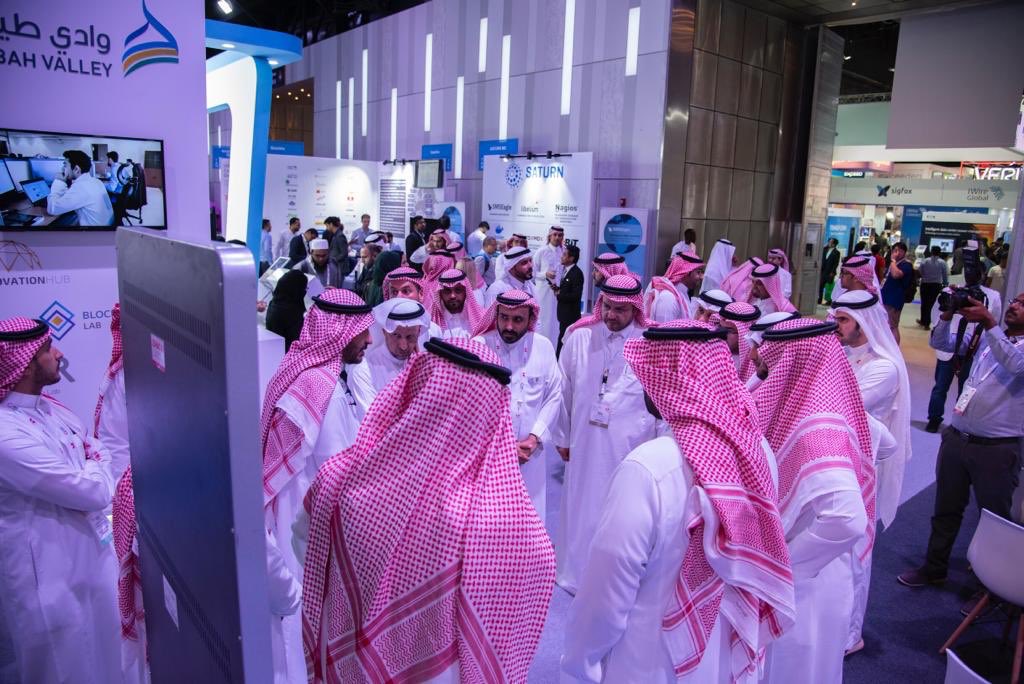 Alolayana's tweet image. #جايتكس ليس فقط لعرض المنتجات والخدمات، بل هو مكان للتعرف على الخبرات، ومعرفة التوجهات، والتواصل مع العديد من أصحاب المصلحة في مكان واحد. 

#GitexTechWeek2019