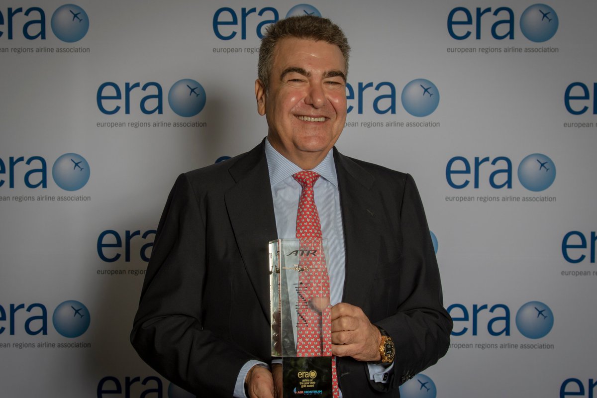 AirNostrumLAM's tweet photo. ¡Estamos de enhorabuena! @AirNostrumLAM ha sido premiada como la mejor aerolínea regional del año por la European Regions Airline Association @eraaorg, durante la celebración de su Asamblea General en Juan-les-Pins (Francia). #era19 https://t.co/cqR9OX1bjW