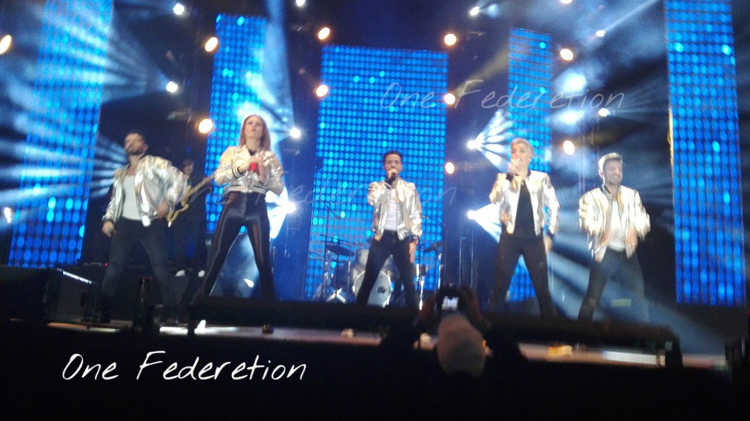 OneFederation's tweet photo. #Familia nada mejor que ver a @Federicaq brillar en el escenario junto a @kabah_oficial hacen magia #TeQueremosFede #TBT #1FD #Kabah 💙 https://t.co/mKELcBgwTl