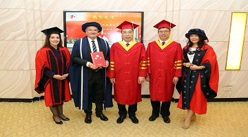 VC Mark Power & @JuliaYiWang warmly welcomed on
partnership trip to #China this week @LJMU 
@LJMU_Int @LJMUglobal @ukinchina #Shanghai University of Engineering
Science #Yunnan Agricultural University #research #TNE