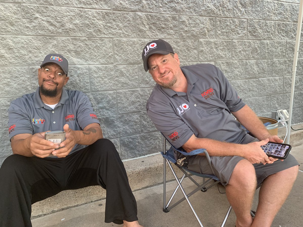 NMurrayKFDM's tweet photo. It’s day 7 of the Jazzie and Jimmy Food Drive benefiting the Southeast Texas Food Bank. Jimmy has been living in the Walmart parking lot in Beaumont since Friday. Check out his little living container. Come on out and make a donation!!! https://t.co/B2NZxqPTf2