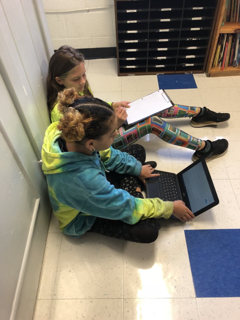 MrsBentonHGS's tweet photo. Flipgridding about wind!   💨 #flipgrid #5thgrade #dilcohort19 #everychildeverychanceeveryday https://t.co/QcAE2HKLXO