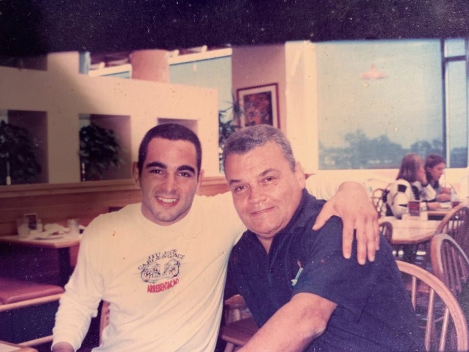 #tbt
Me and the greatest of all, Mestre Carlson Gracie. Some 20+ years ago. 
Carlson Gracie forever! The legend will never die! 
#viannabrothers #chicagobjj #dviannabjj #pedroviannabjj #carlsongracie #carlsongracieteam #brazilianjiujitsu #bjj #bjjlifestyle  #bjjforall @dviannabjj