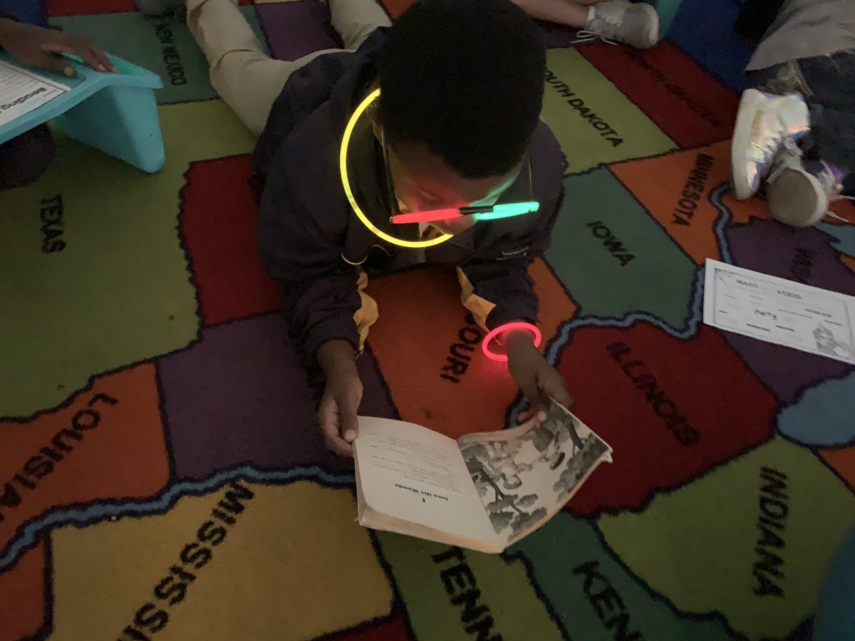 MsBrittsClass's tweet photo. Glow day going with full force today! Its so much more fun when we can work via black lights, glow sticks, and our amazing glow glasses! 😎 #NHCSchat #pvttchat https://t.co/WvmxQd13cQ