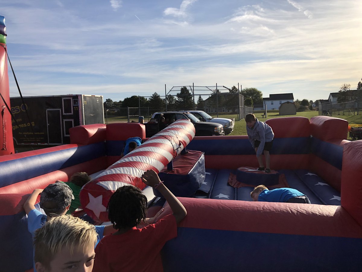 kcline1227's tweet photo. Super Diley Day for 5th grade! #D2 #dileydelegates #superdileyday #thankyouPTSO #DMSPride @dileyprincipal @DMS_Proud @PTSO_DMS https://t.co/FGSCmZX7ZL