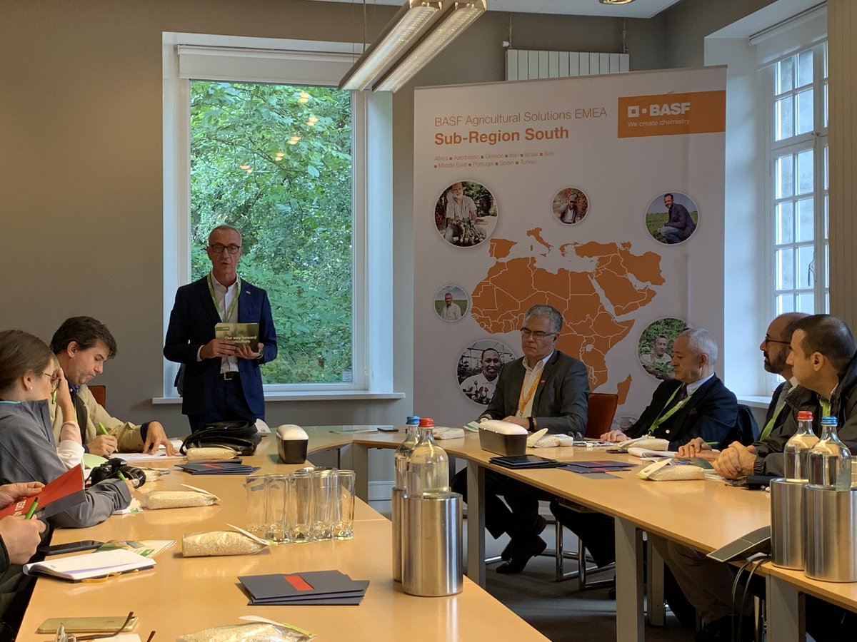 ivalmori's tweet photo. L’Italia è inserita nella sottoregione SUD per @BASFAgro con soluzioni specifiche per importanti colture come ortaggi, frutta, riso, cotone e cacao. I 9 principali progetti presentati da @AlbertoAncora1 a #wayforwardBASFinag https://t.co/3qVW30tHZ2