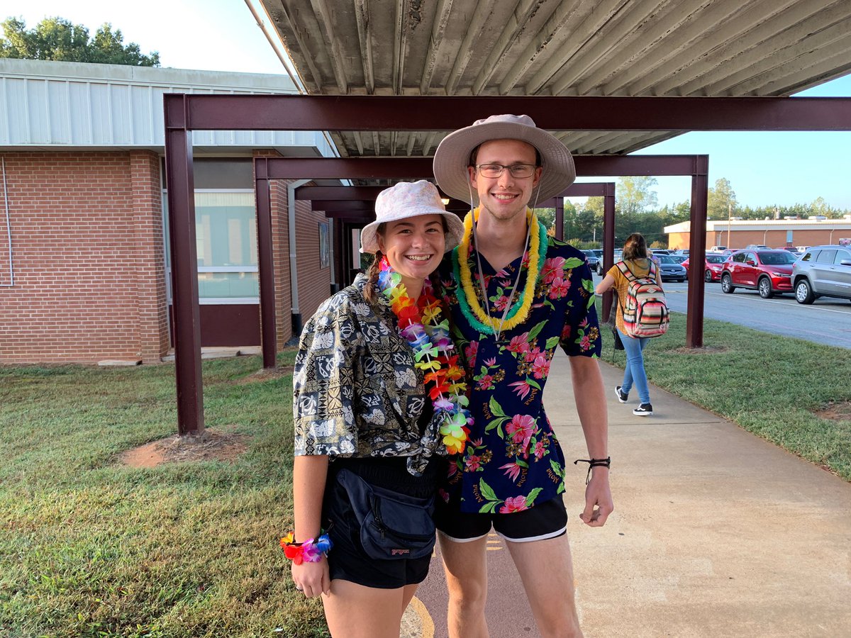 SauraPride's tweet photo. It’s Tacky Tourist Day at SSHS and the destination is #SauraPride! https://t.co/lTUknUnHwv