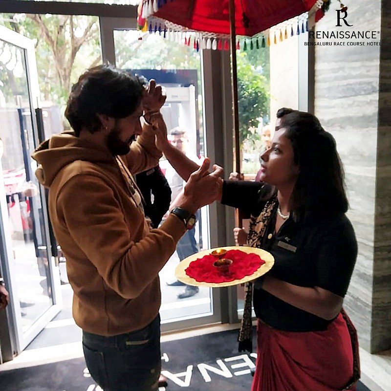 renhotelblr's tweet photo. The very talented Sandalwood star @KicchaSudeep graced us with his presence recently at Renaissance Bengaluru Race Course Hotel. It is always a pleasure to have celebrities make the correct hospitality choice in the city
#Renisin #renhotels #renaissance #sandalwood #celebrities https://t.co/eknIk9lA6D