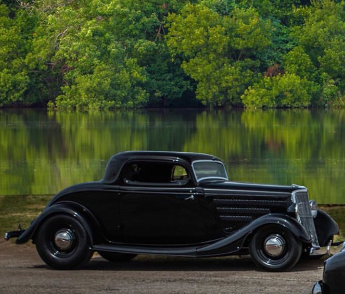 Headed to the Bayou Round Up - Dudley Owens’ perfectly chopped 1934 Ford 3 window coupe.

Register your ride this week at bayouroundup.com and join the fun at the 5th Annual @bayouroundup Oct 18 &amp; 19th in beautiful Lafayette, Louisiana!