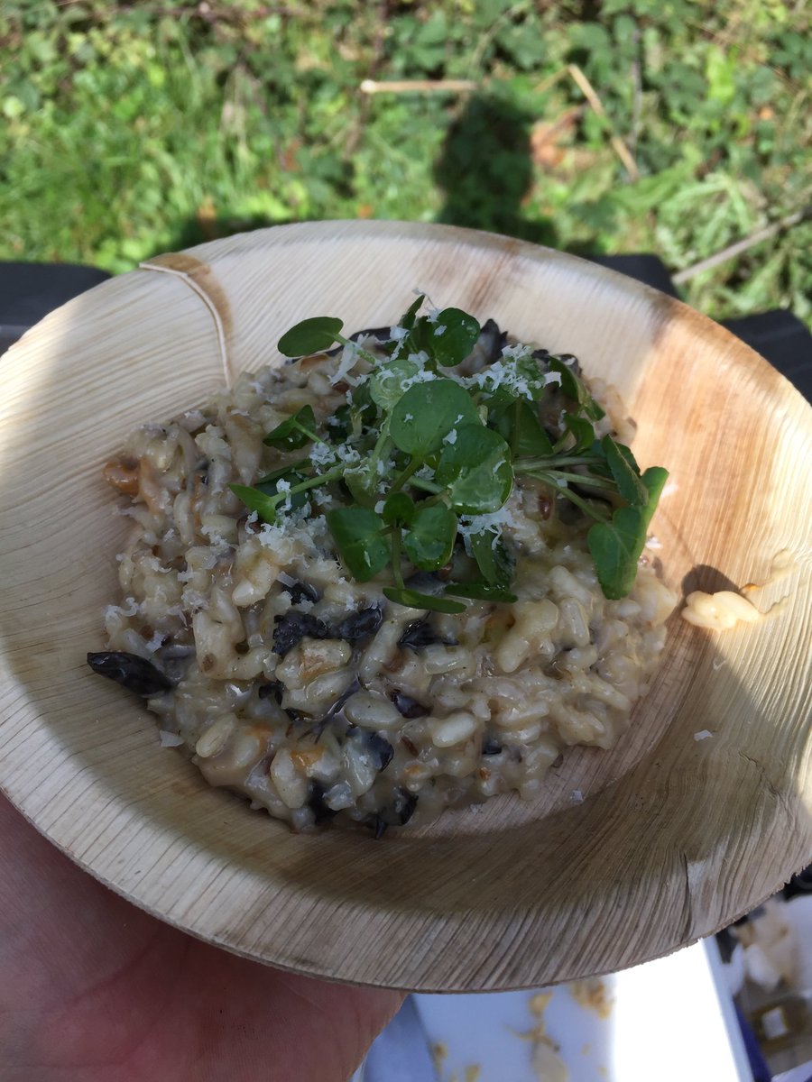 Obviously we rustled up something tasty for lunch with what we foraged!! ⁦<a href="/WeAreFooditude/">Fooditude</a>⁩ ⁦<a href="/DannGeoff/">Geoff Dann</a>⁩