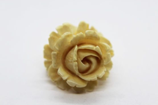 Ivory/White Celluloid Rose Floral Pin Back Brooch – Vintage Costume Jewelry at Whispering City RVA buff.ly/2AZciBK #celluloidbrooch #celluloidjewelry #celluloid #costumebrooch #costumejewelry #rockabillybrooch #rosebrooch #vintagebrooch #vintagejewelry #whisperingcityrva