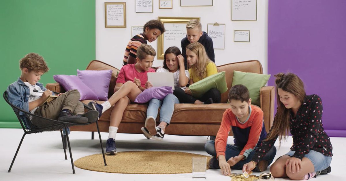 Wijzeringeld's tweet photo. 'Goed omgaan met geld is goud waard' is het thema van de jubileumeditie van de Week van het Geld 2020. In deze video delen kinderen hun gouden geldtips met ons! Bekijk de video: https://t.co/BldCf1XoOX #weekvanhetgeld #wvhg #wvhg2020 #lerenomgaanmetgeld #geldtip https://t.co/hLp8H1AloH