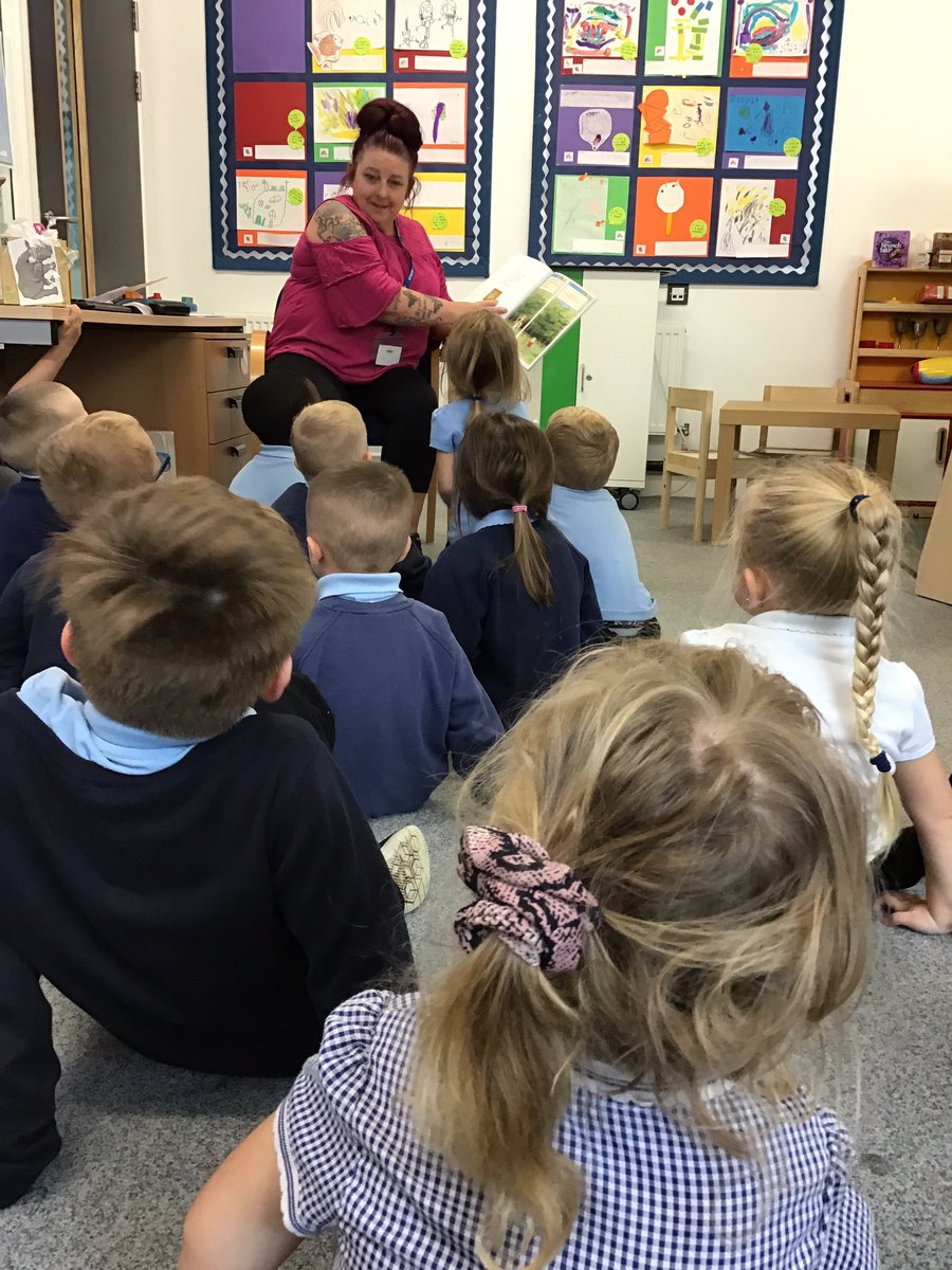 yRbridgehall's tweet image. Mrs Quinn was our mystery reader today. Mrs Quinn normally cooks our school dinners so it was lovely to have her in our classroom. She read us a lovely story about a bear. #eyfsreading