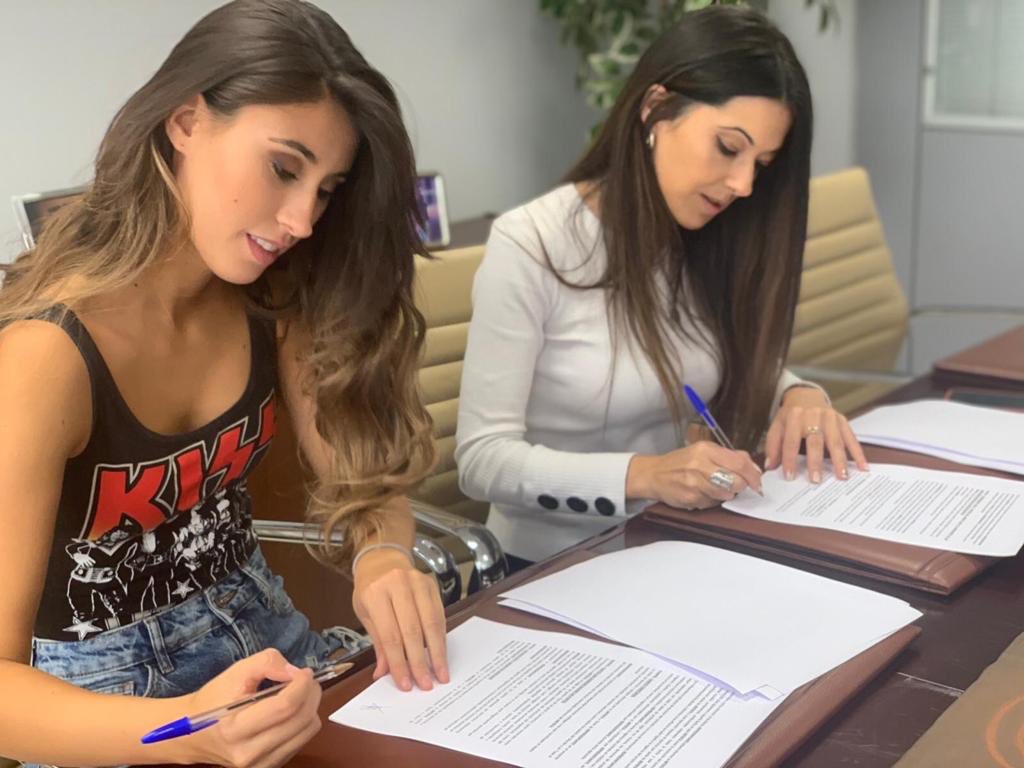 La voz y el potencial de <a href="/martauriona/">Marta Uriona</a> nos enamoró desde el primer momento. Hoy se une a ARA Music, y nos encaannnta! #Bienvenida a tu casa, Marta!!