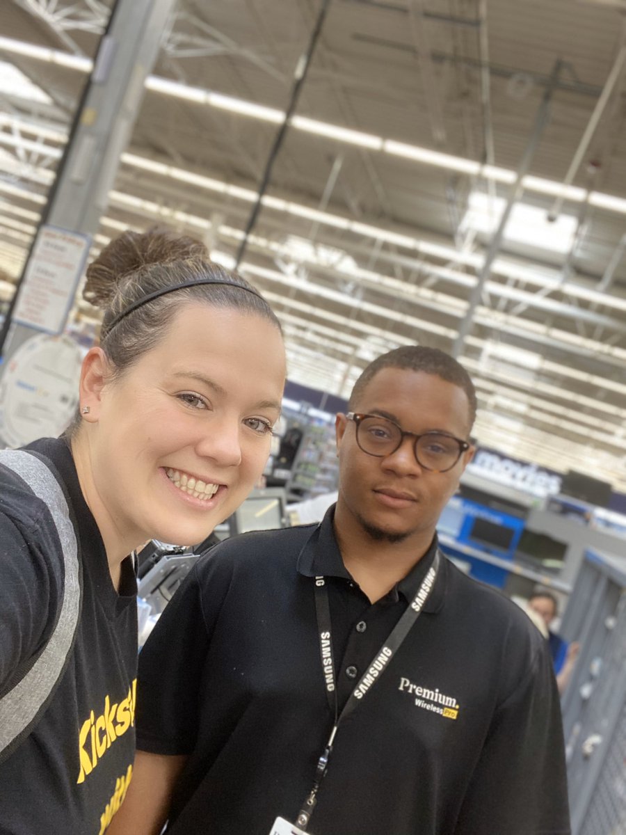 Training on Sprint in Expansion Door 399! Da’Quavion sending out a new sprint phone! @KimWithSprint <a href="/DonGuzzardo/">Don Guzzardo</a> <a href="/NRSPG_ESeaton/">Eric Seaton</a> #sprintdeals #winninginWSP #ontheroadto12GAPD
