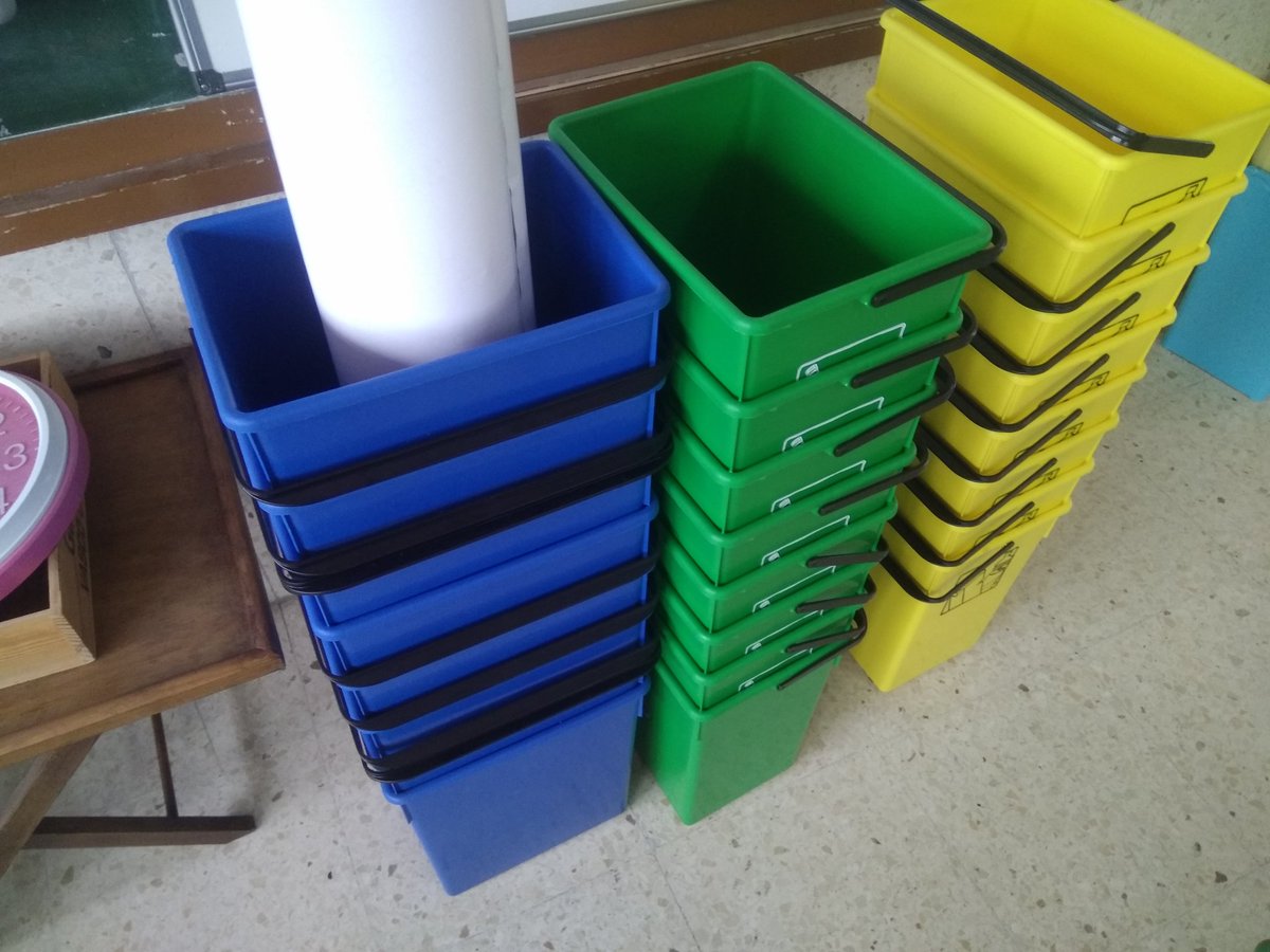 CEIPLAREDO's tweet photo. #ecopanda #ecolaredo #ecopatio...azul, verde, amarelo, ♻️💙🌞 https://t.co/TnACgaNSK1