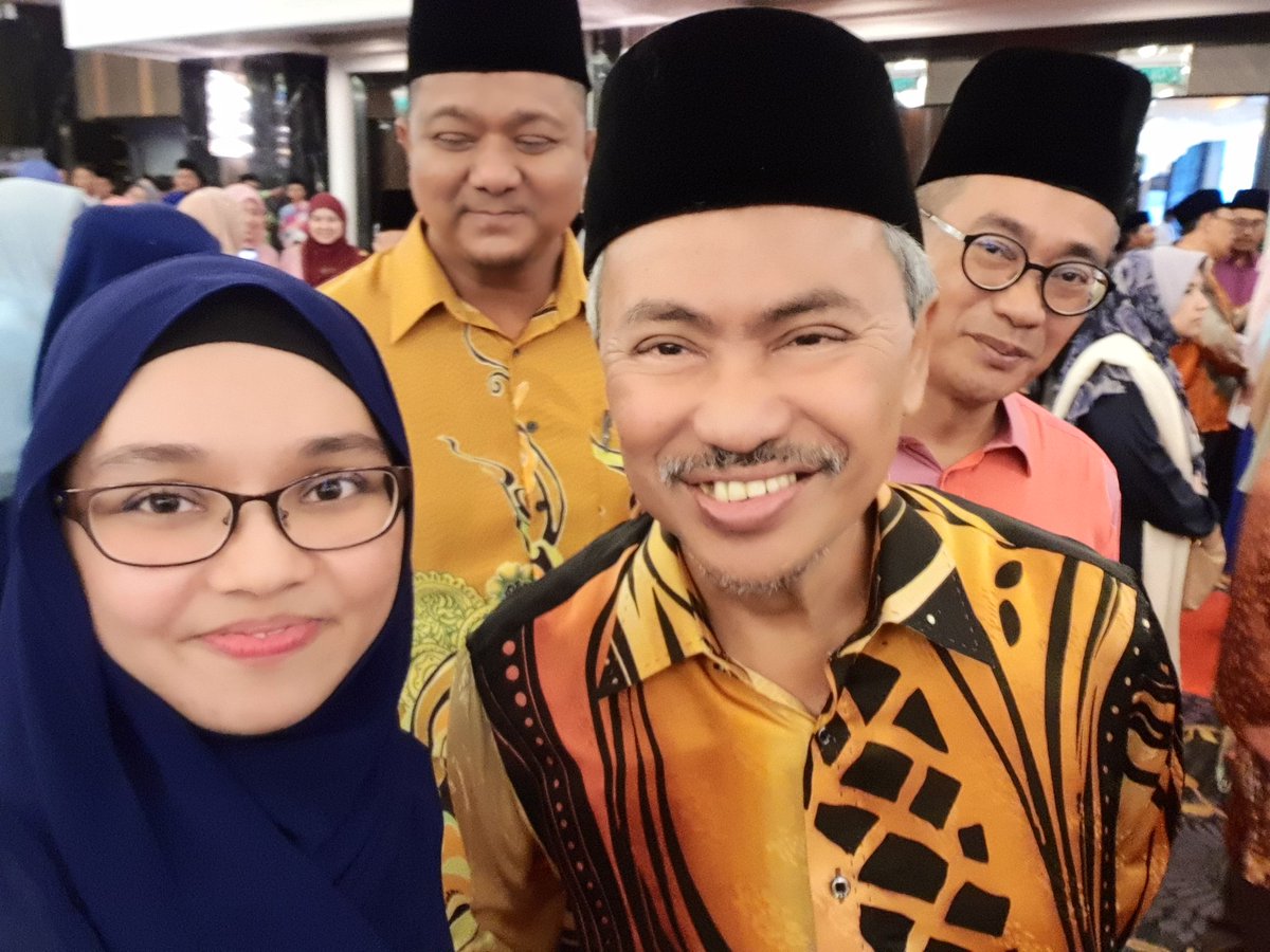 Terima kasih Tuanku <a href="/cheminahsayang/">cheminahsayang</a> kerana sudi melawat booth patik dan merasa ulaman microgreens yang baru dipetik <a href="/FAMA_Malaysia/">FAMA Malaysia</a> <a href="/MyII_Official/">IshakIsmail</a> <a href="/MyDSA_official/">Salahuddin Ayub</a> <a href="/msallehhuddin/">Mohd Sallehhuddin</a> <a href="/bioeconomycorp/">Bioeconomy Corporation</a> #UrbanGrocer