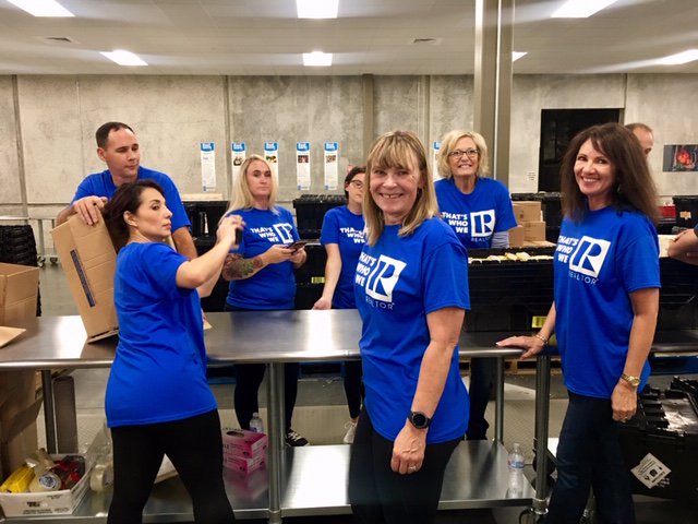 SCKRealtors's tweet photo. Last Sunday REALTORS from all over the state got together to help the Kansas Food Bank as part of Kansas Association of REALTORSยฎ (Official) Day of Service! #ThrowbackThursday #REALTORProud https://t.co/OpAU59MjnM