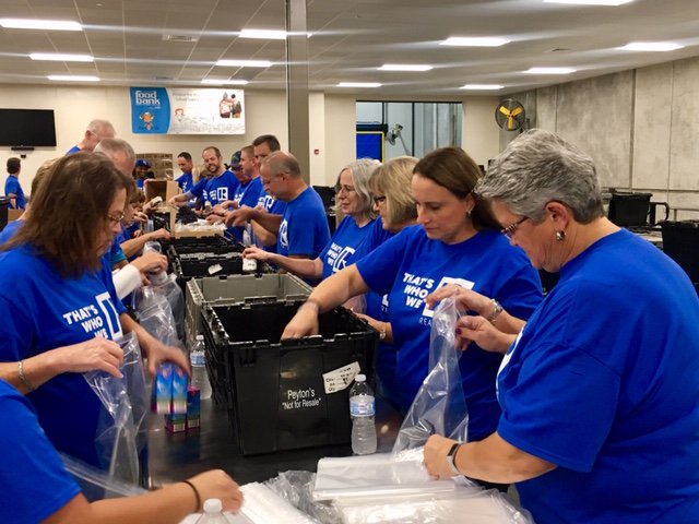 SCKRealtors's tweet photo. Last Sunday REALTORS from all over the state got together to help the Kansas Food Bank as part of Kansas Association of REALTORSยฎ (Official) Day of Service! #ThrowbackThursday #REALTORProud https://t.co/OpAU59MjnM