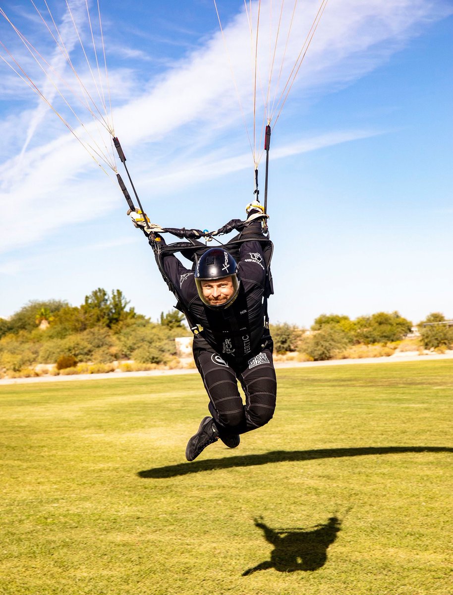 SkydiveArizona's tweet photo. Nik Daniels is ready for day three of the #WorldCup, are you?
πΈ by Bruce Griffith
#WorldCupEloy2019 #SkydiveArizona #AZXForce #Swoop https://t.co/EPSsoHf1Av