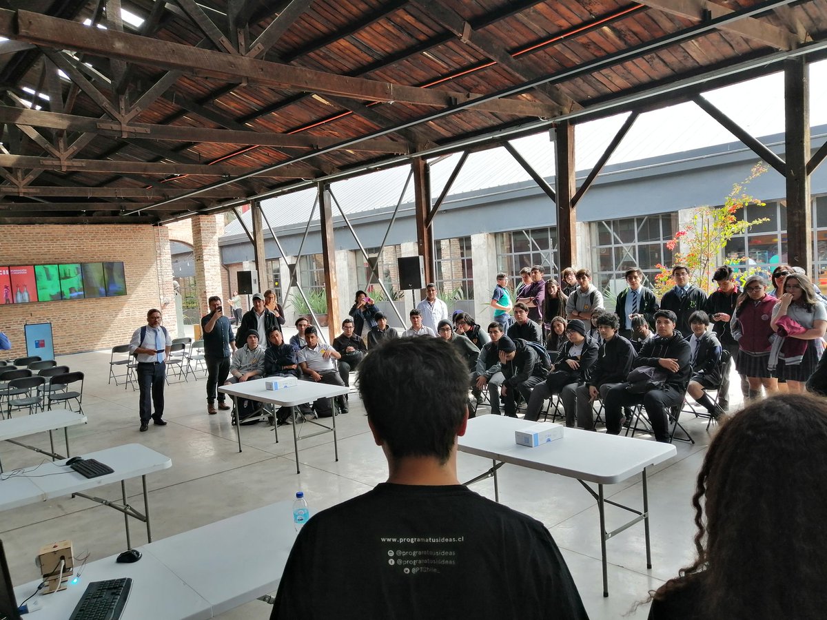 globalEsQoK's tweet photo. Ya estamos recibiendo delegaciones para dar a conocer el poder de la #InteligenciaArtificial con #tjbotvive
Una colaboración de @IBMdeChile @fpaisdigital y @globalEsQoK https://t.co/nBinQCwnRE