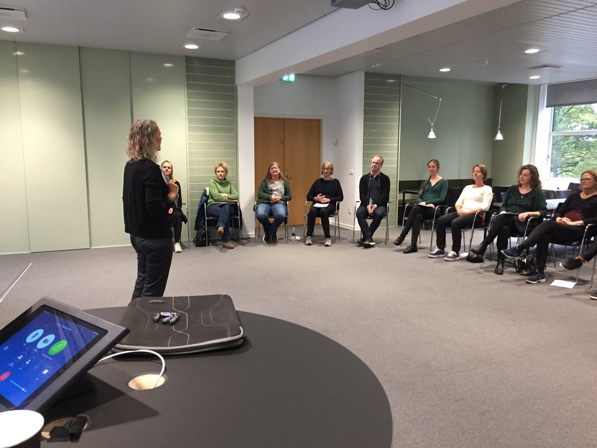 BenteOstergaard's tweet photo. I dag har AU Library fejret #DanmarksMentaleSundhedsdag med et oplæg om mindfulness - leveret af Dansk Center for Mindfulness på AU @mindfulness_au. Spændende og relevant. https://t.co/AMoHAOvS3m