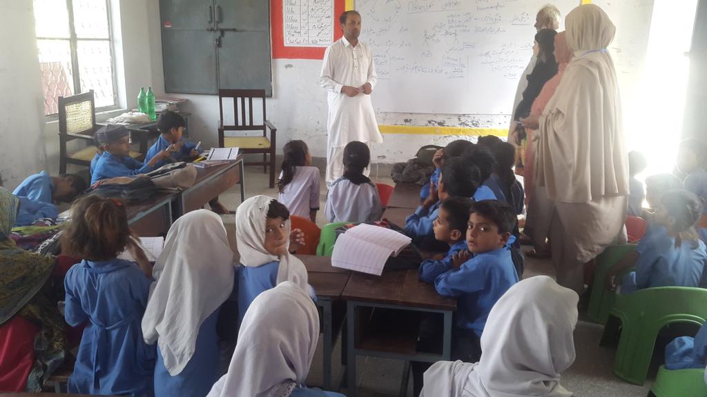 AzamALI34441692's tweet photo. Health  education  session  in  GPS  Natt. District Narowal. Awareness to school students along with teachers about Dengue fever https://t.co/bsaHfFjNru