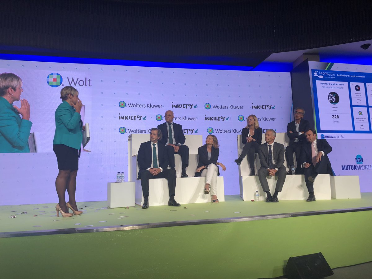 Imponente la mesa para hablar del futuro de la #abogacía #LegalForum19 Elena Otero-Novas <a href="/vodafone_es/">Vodafone España</a>, @NataliaMartos, <a href="/Molins_Penal/">Molins Defensa Penal</a>, Alberto Mata de Deutsche Pfandbriefbank, Eduardo Cosmen <a href="/GrantThorntonSp/">Grant Thornton España</a>, Pedro Rueda <a href="/araozyrueda/">Araoz & Rueda</a>, Santiago Thomas y Carranza
