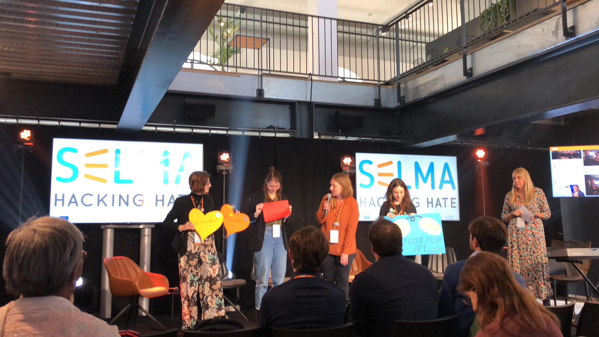wenglishgeek's tweet photo. #hackhateconf #glitteragainst hate https://t.co/FPTnu6uJIs